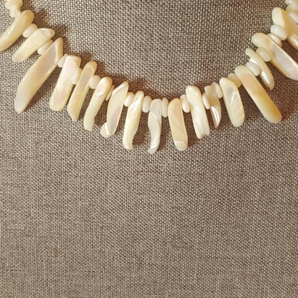 💚MOTHER OF PEARL CHOKER NECKLACE - Picture 2 of 5